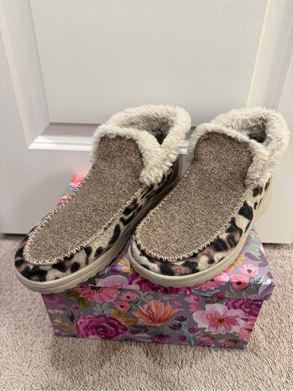 HEYDUDE Denny Leo Taupe Leopard Faux Fur Slip On Boots Women’s 10